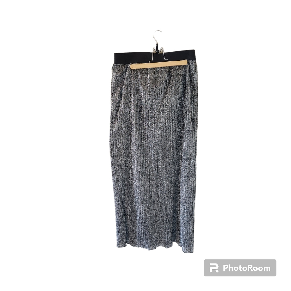 Crown of hearts silver and black skirt. Size Large.